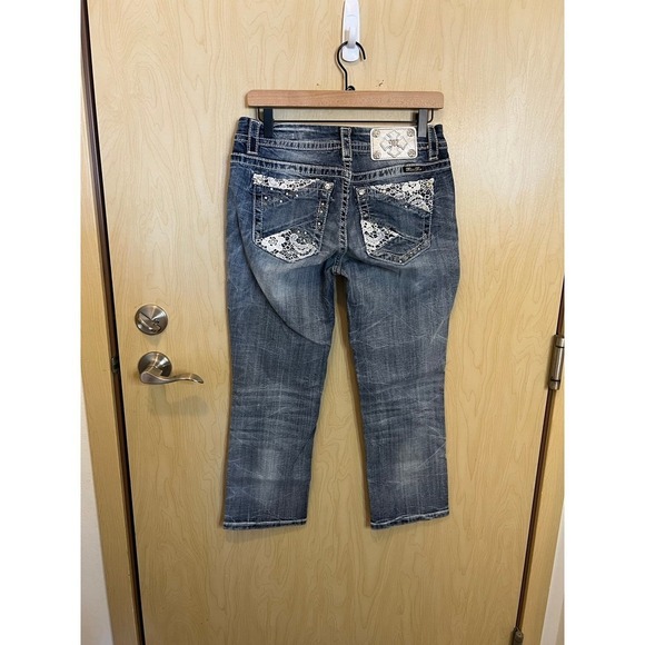 Womens Miss Me Mid Rise Curvy Crop Jeans - Picture 2 of 4